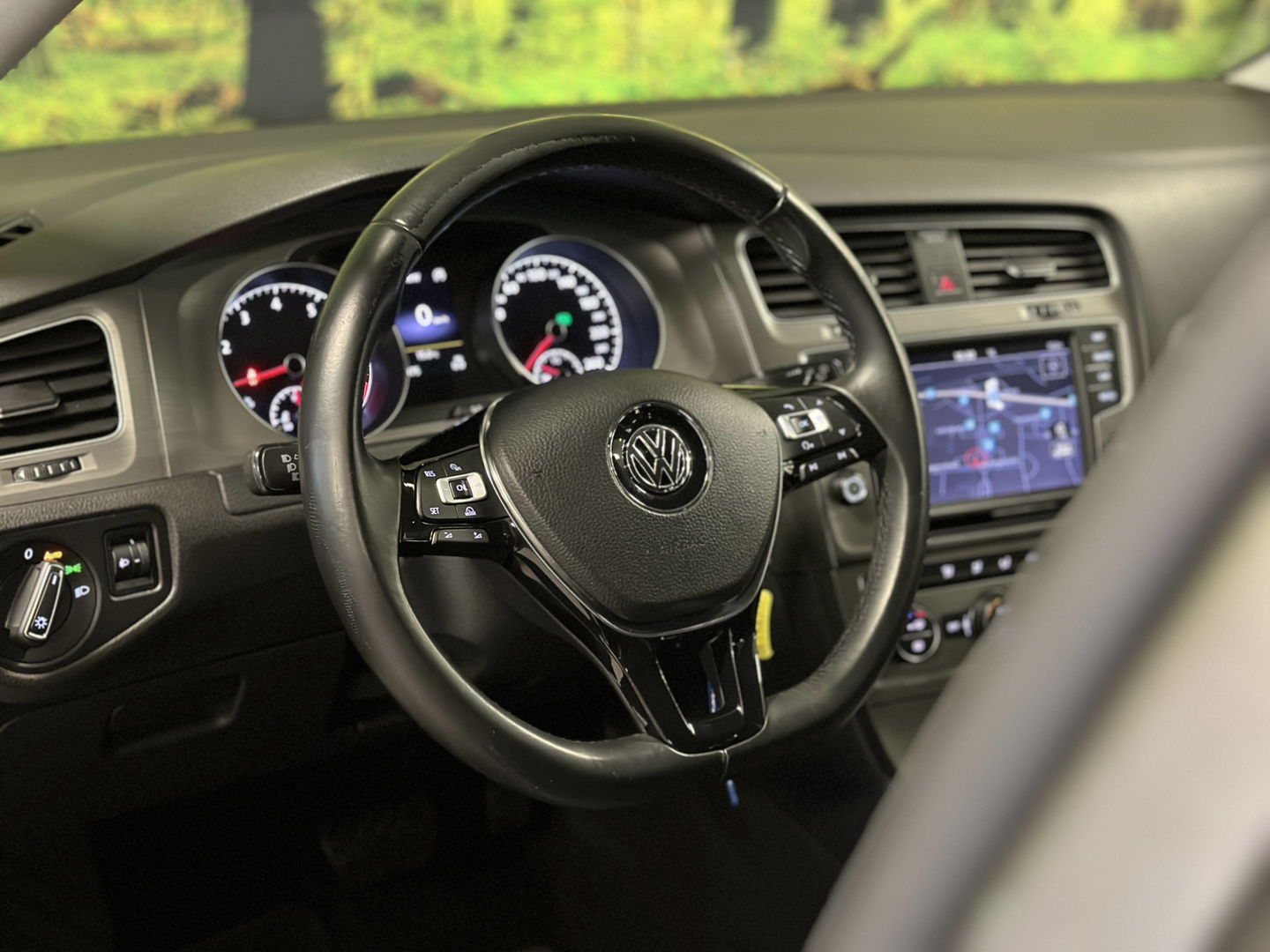 Volkswagen Golf Variant 1.0 TSI Connected Series | Trekhaak | Achteruitrijcamera | Cruise Control | Apple Carplay/Android Auto | Parkeersensoren | DAB | Navigatie | Airconditioning |