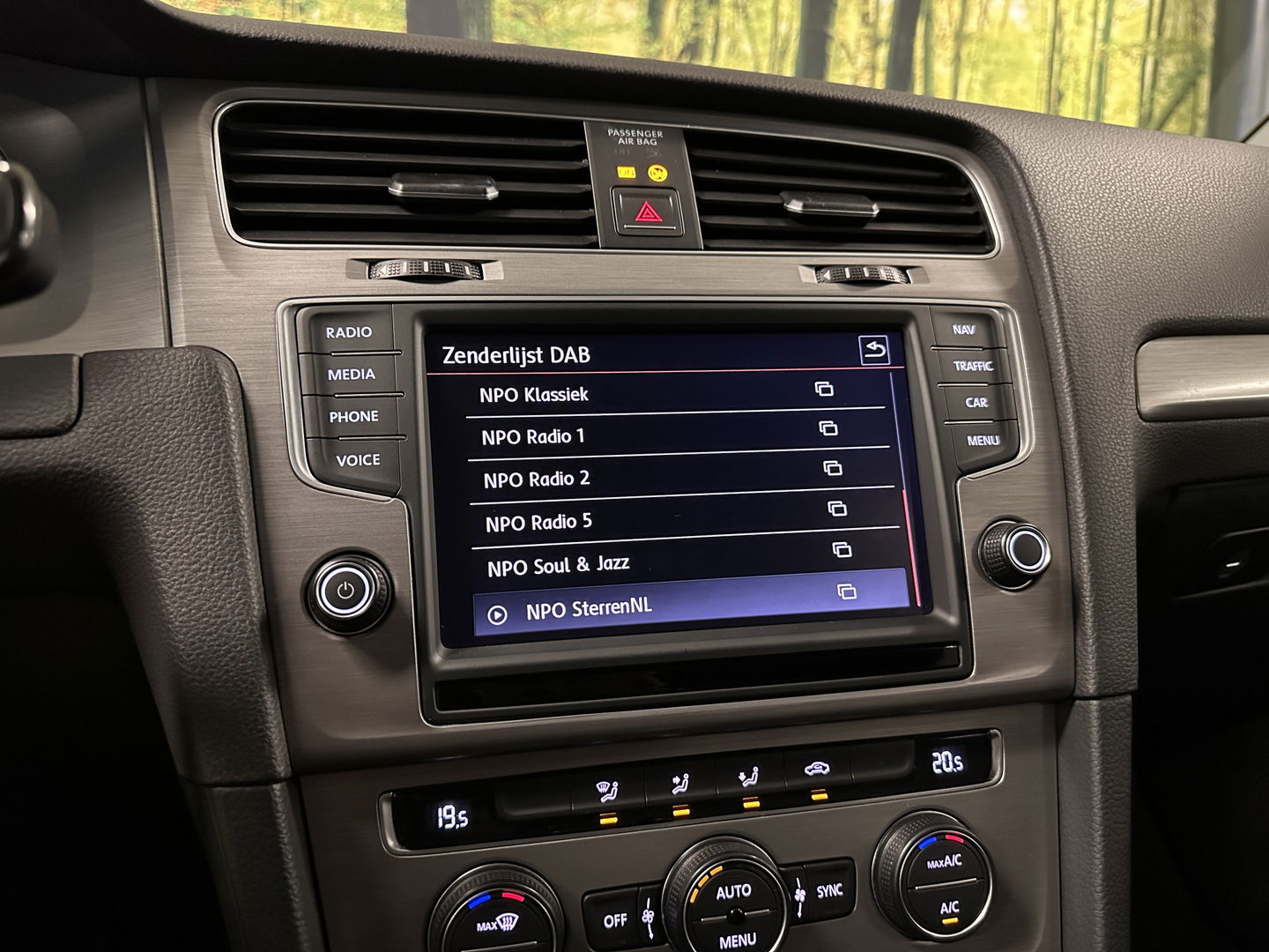 Volkswagen Golf Variant 1.0 TSI Connected Series | Trekhaak | Achteruitrijcamera | Cruise Control | Apple Carplay/Android Auto | Parkeersensoren | DAB | Navigatie | Airconditioning |