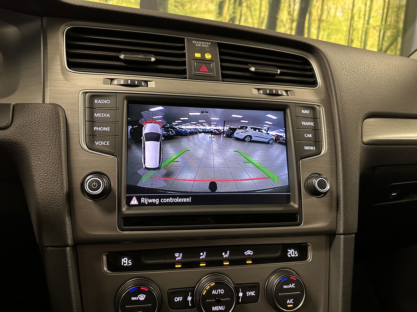 Volkswagen GOLF Variant 1.0 TSI Connected Series | Trekhaak | Achteruitrijcamera | Cruise Control | Apple Carplay/Android Auto | Parkeersensoren | DAB | Navigatie | Airconditioning |