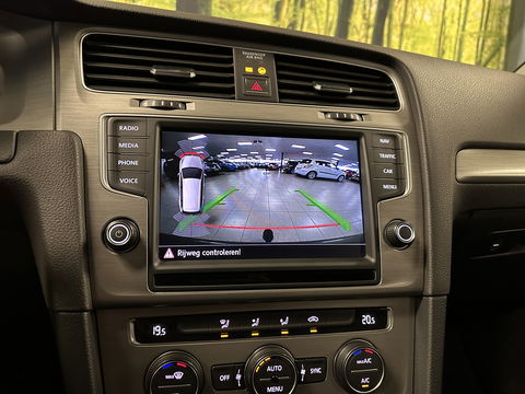 Volkswagen GOLF Variant 1.0 TSI Connected Series | Trekhaak | Achteruitrijcamera | Cruise Control | Apple Carplay/Android Auto | Parkeersensoren | DAB | Navigatie | Airconditioning |