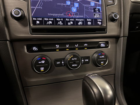 Volkswagen GOLF Variant 1.0 TSI Connected Series | Trekhaak | Achteruitrijcamera | Cruise Control | Apple Carplay/Android Auto | Parkeersensoren | DAB | Navigatie | Airconditioning |