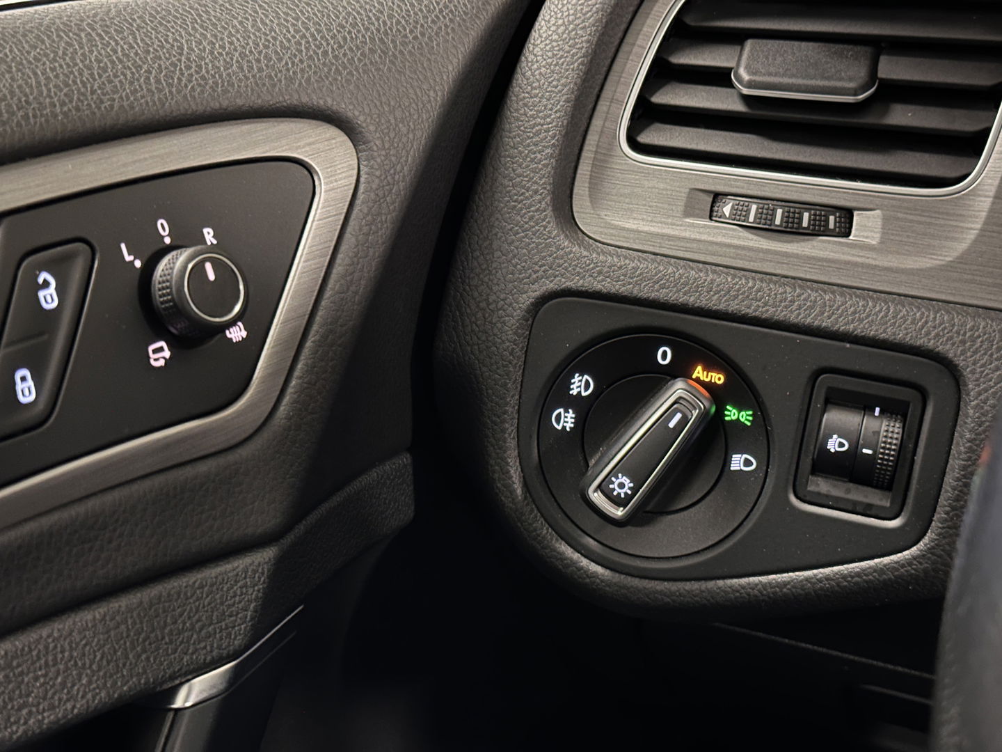 Volkswagen Golf Variant 1.0 TSI Connected Series | Trekhaak | Achteruitrijcamera | Cruise Control | Apple Carplay/Android Auto | Parkeersensoren | DAB | Navigatie | Airconditioning |