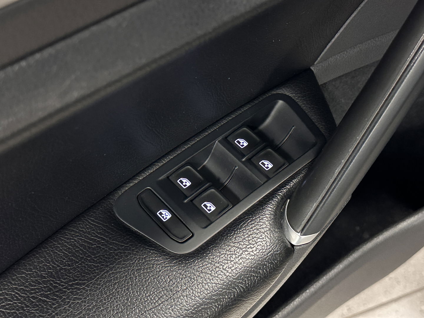 Volkswagen GOLF Variant 1.0 TSI Connected Series | Trekhaak | Achteruitrijcamera | Cruise Control | Apple Carplay/Android Auto | Parkeersensoren | DAB | Navigatie | Airconditioning |