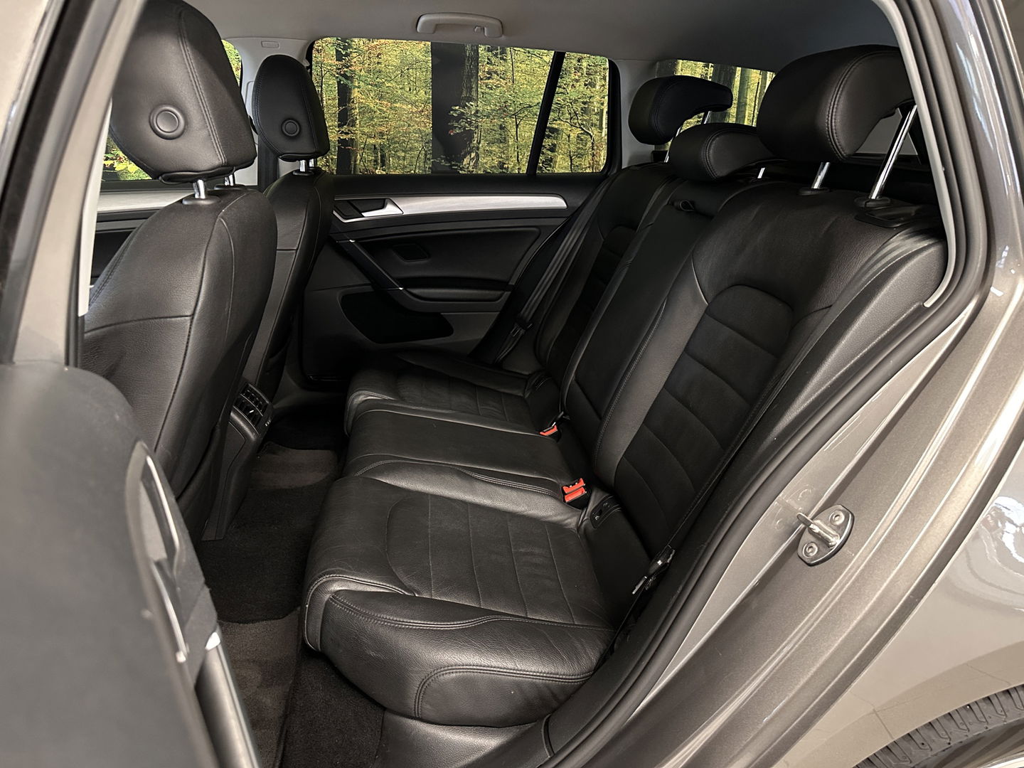 Volkswagen Golf Variant 1.0 TSI Connected Series | Trekhaak | Achteruitrijcamera | Cruise Control | Apple Carplay/Android Auto | Parkeersensoren | DAB | Navigatie | Airconditioning |