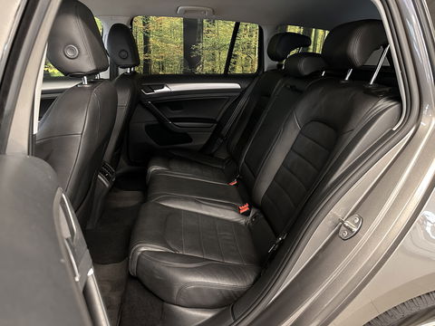 Volkswagen GOLF Variant 1.0 TSI Connected Series | Trekhaak | Achteruitrijcamera | Cruise Control | Apple Carplay/Android Auto | Parkeersensoren | DAB | Navigatie | Airconditioning |