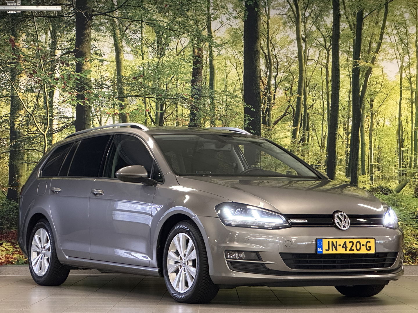 Volkswagen Golf Variant 1.0 TSI Connected Series | Trekhaak | Achteruitrijcamera | Cruise Control | Apple Carplay/Android Auto | Parkeersensoren | DAB | Navigatie | Airconditioning |