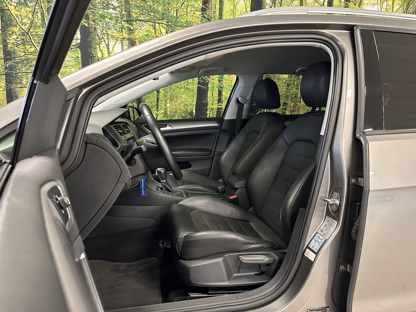 Volkswagen Golf Variant 1.0 TSI Connected Series | Trekhaak | Achteruitrijcamera | Cruise Control | Apple Carplay/Android Auto | Parkeersensoren | DAB | Navigatie | Airconditioning |