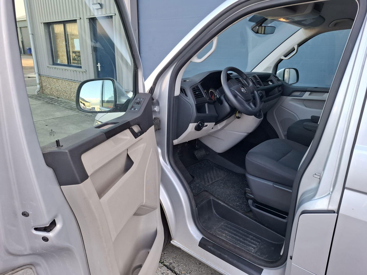 Volkswagen Transporter 2.0 TDI L2H1 Highline DUBBELE SCHUIFDEUR / AIRCO / CRUISE CONTROLE / TREKHAAK