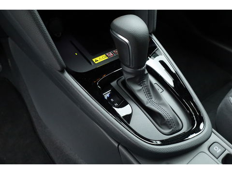 Toyota Yaris Cross 1.5 Hybrid 130 Teamplayer | Pearl White parelmoer | Winter pack | Safety Pack | Adapt. Cruise | Camera