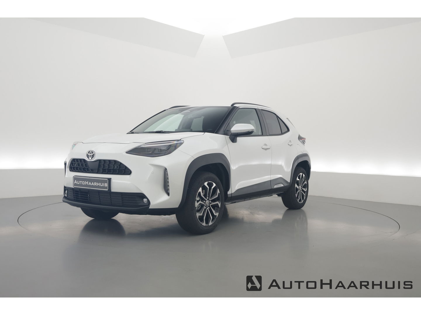 Toyota Yaris Cross 1.5 Hybrid 130 Teamplayer | Pearl White parelmoer | Winter pack | Safety Pack | Adapt. Cruise | Camera