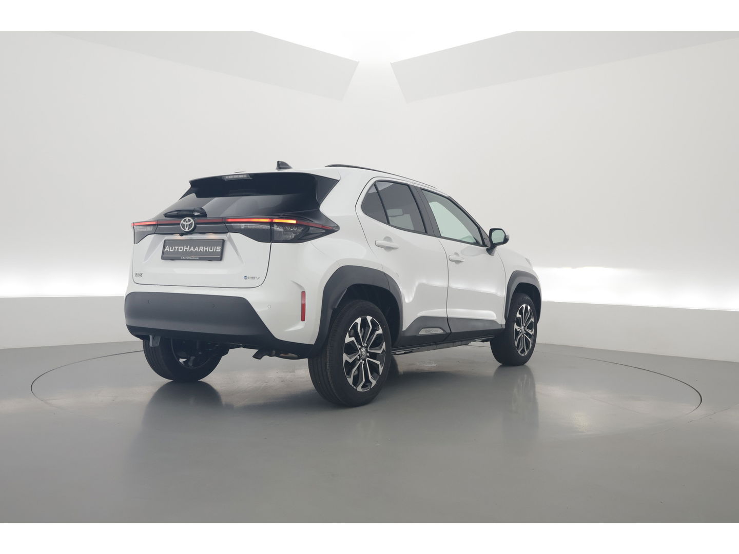 Toyota Yaris Cross 1.5 Hybrid 130 Teamplayer | Pearl White parelmoer | Winter pack | Safety Pack | Adapt. Cruise | Camera