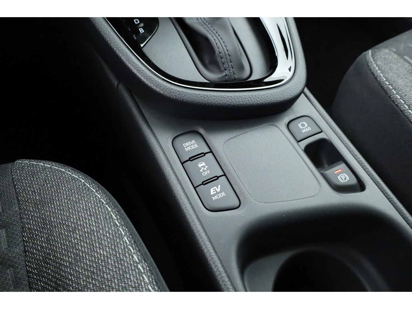 Toyota Yaris Cross 1.5 Hybrid 130 Teamplayer | Pearl White parelmoer | Winter pack | Safety Pack | Adapt. Cruise | Camera