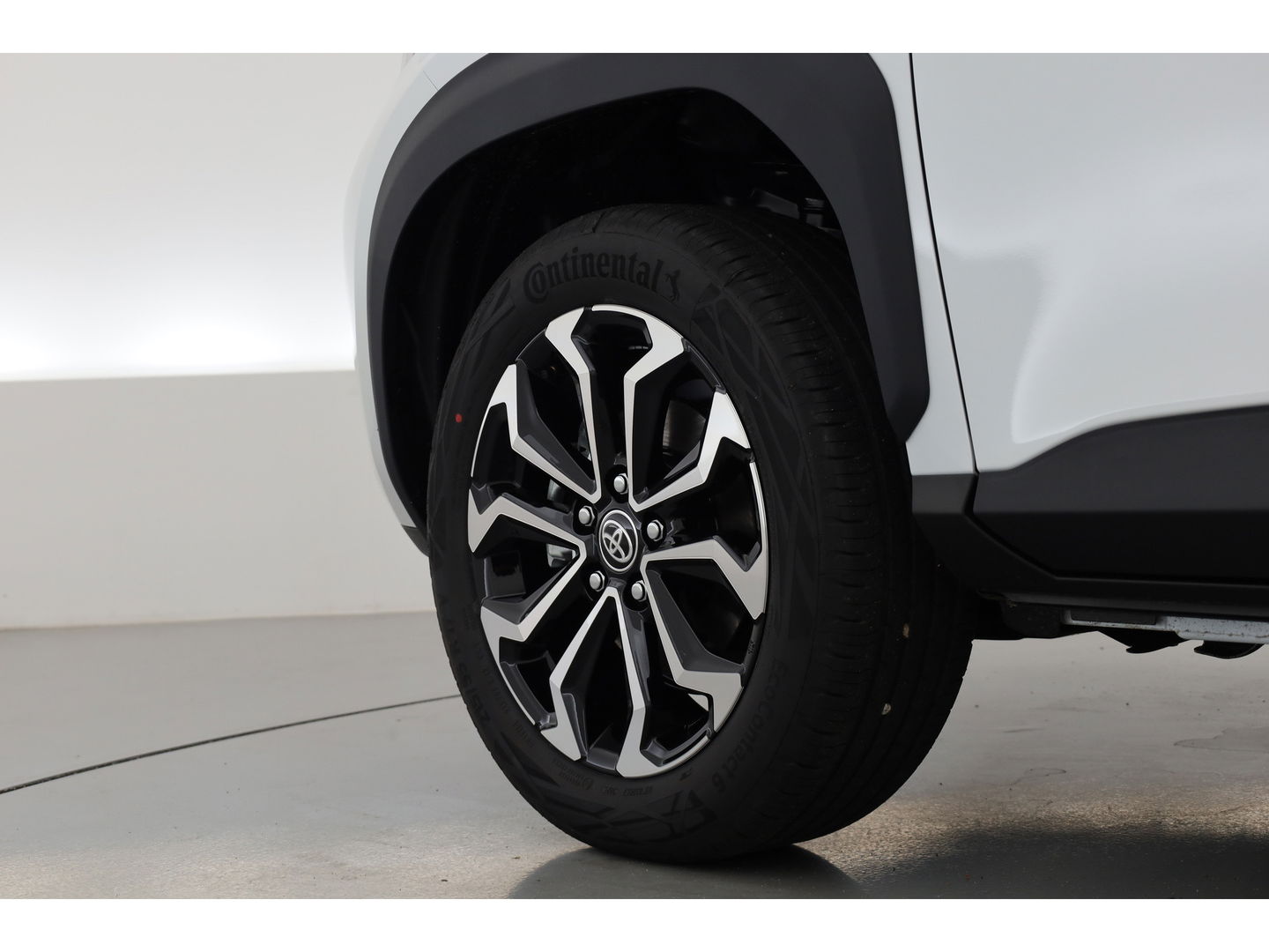 Toyota Yaris Cross 1.5 Hybrid 130 Teamplayer | Pearl White parelmoer | Winter pack | Safety Pack | Adapt. Cruise | Camera