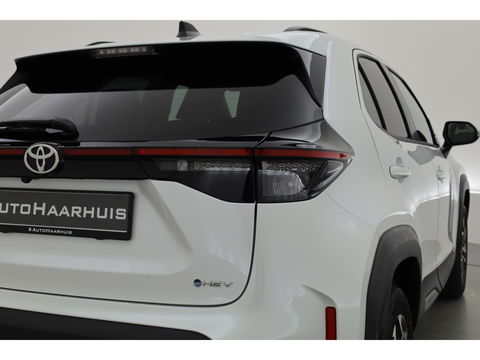 Toyota Yaris Cross 1.5 Hybrid 130 Teamplayer | Pearl White parelmoer | Winter pack | Safety Pack | Adapt. Cruise | Camera