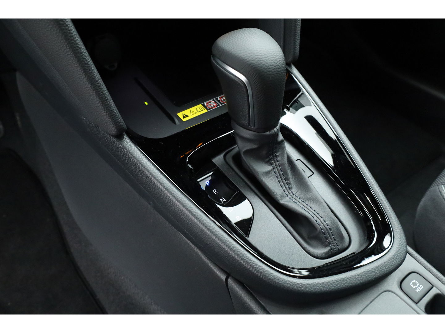 Toyota Yaris Cross 1.5 Hybrid 130 Teamplayer | Pearl White parelmoer | Winter pack | Safety Pack | Adapt. Cruise | Camera