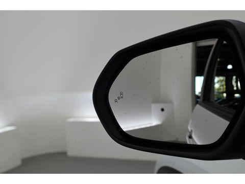 Toyota Yaris Cross 1.5 Hybrid 130 Teamplayer | Pearl White parelmoer | Winter pack | Safety Pack | Adapt. Cruise | Camera