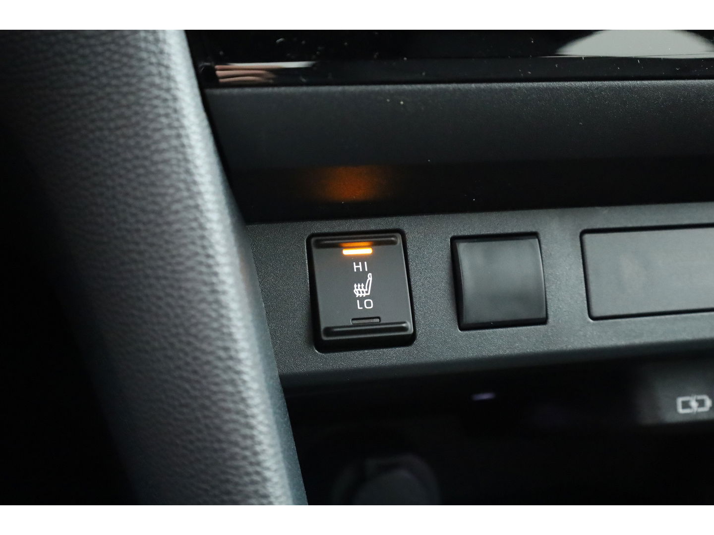 Toyota Yaris Cross 1.5 Hybrid 130 Teamplayer | Pearl White parelmoer | Winter pack | Safety Pack | Adapt. Cruise | Camera