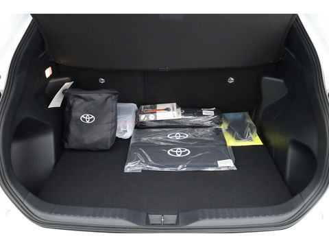 Toyota Yaris Cross 1.5 Hybrid 130 Teamplayer | Pearl White parelmoer | Winter pack | Safety Pack | Adapt. Cruise | Camera