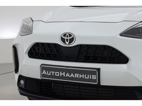 Toyota Yaris Cross 1.5 Hybrid 130 Teamplayer | Pearl White parelmoer | Winter pack | Safety Pack | Adapt. Cruise | Camera