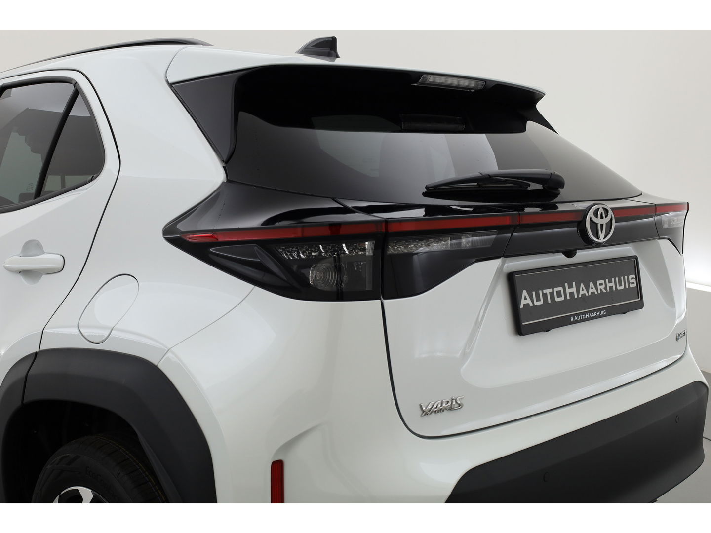 Toyota Yaris Cross 1.5 Hybrid 130 Teamplayer | Pearl White parelmoer | Winter pack | Safety Pack | Adapt. Cruise | Camera