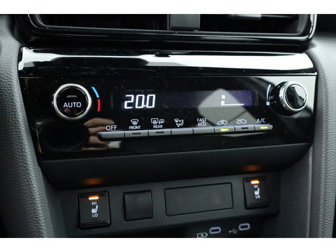 Toyota Yaris Cross 1.5 Hybrid 130 Teamplayer | Pearl White parelmoer | Winter pack | Safety Pack | Adapt. Cruise | Camera