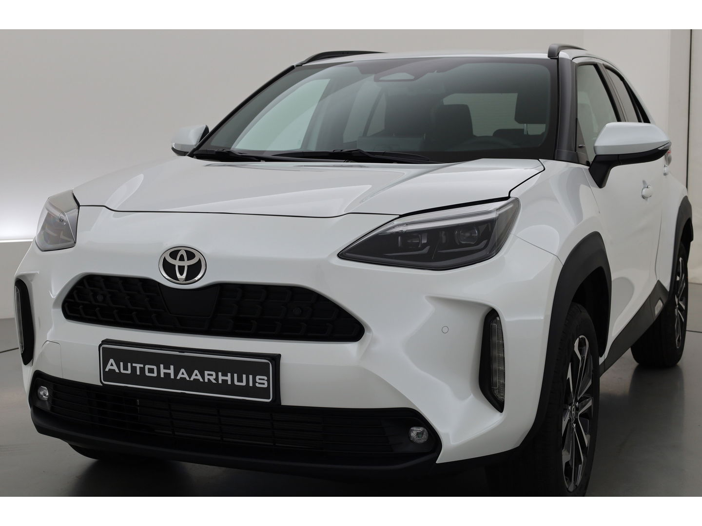 Toyota Yaris Cross 1.5 Hybrid 130 Teamplayer | Pearl White parelmoer | Winter pack | Safety Pack | Adapt. Cruise | Camera