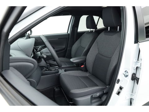 Toyota Yaris Cross 1.5 Hybrid 130 Teamplayer | Pearl White parelmoer | Winter pack | Safety Pack | Adapt. Cruise | Camera