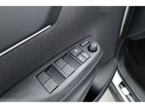 Toyota Yaris Cross 1.5 Hybrid 130 Teamplayer | Pearl White parelmoer | Winter pack | Safety Pack | Adapt. Cruise | Camera