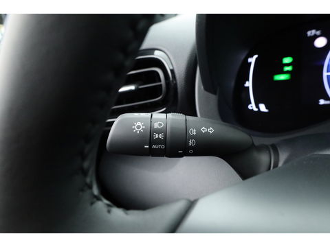 Toyota Yaris Cross 1.5 Hybrid 130 Teamplayer | Pearl White parelmoer | Winter pack | Safety Pack | Adapt. Cruise | Camera