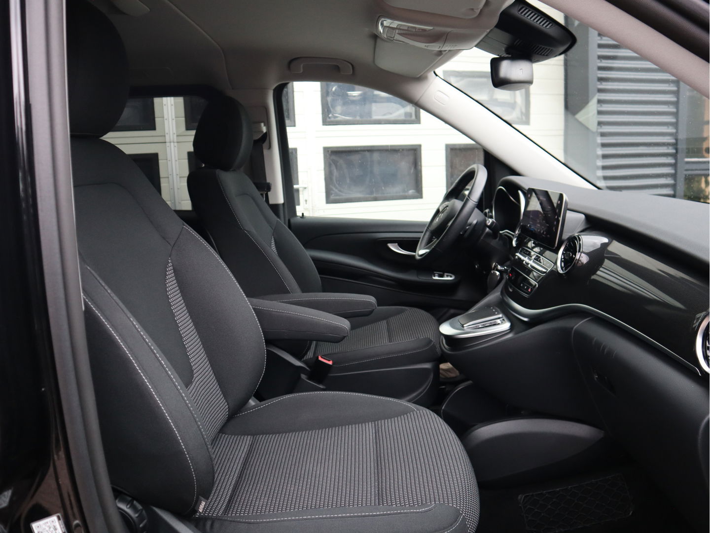 Mercedes-Benz EQV 300 90 kWh L3 Extra Lang - 8 Pers - 2x Elektrische schuifdr.