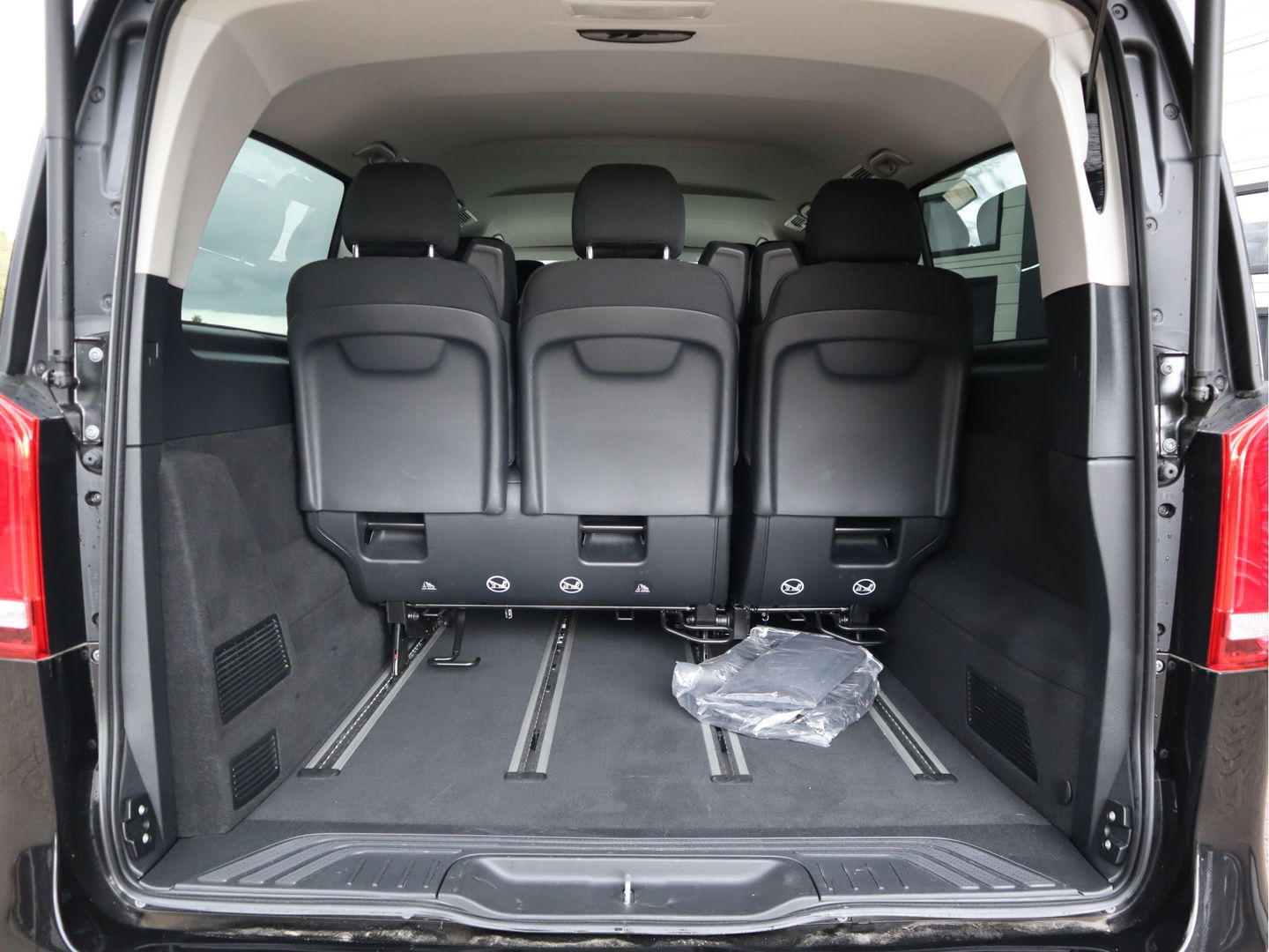 Mercedes-Benz EQV 300 90 kWh L3 Extra Lang - 8 Pers - 2x Elektrische schuifdr.