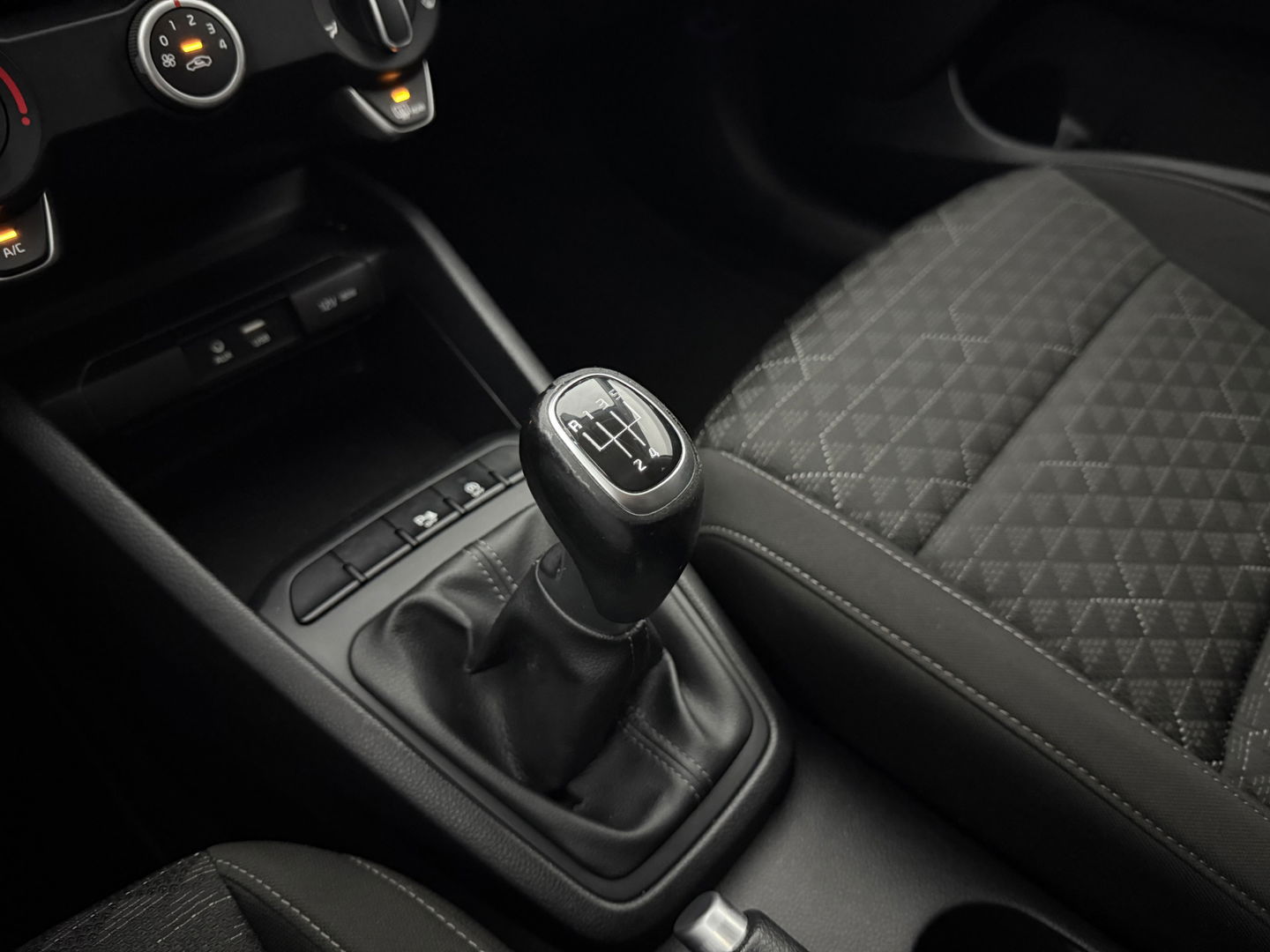 Kia Rio 1.0 TGDI DynamicLine | Camera | Cruise | Navigatie | Parkeersens. | LED