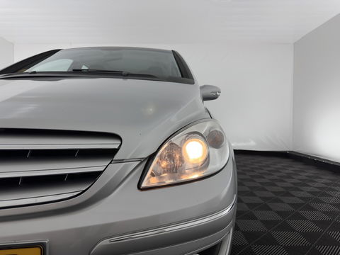 Mercedes-Benz B-Klasse 180 CDI Aut. *LEATHER-FABRIC | AIRCO | CRUISE | COMFORT-SEATS | TOWBAR | 17''ALU*