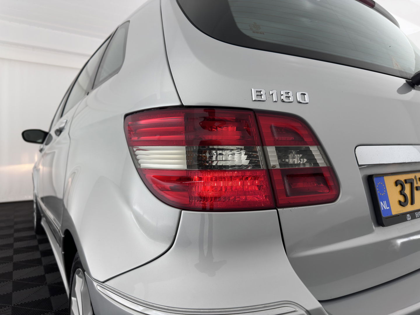 Mercedes-Benz B-Klasse 180 CDI Aut. *LEATHER-FABRIC | AIRCO | CRUISE | COMFORT-SEATS | TOWBAR | 17''ALU*