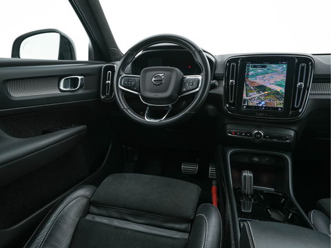 Volvo XC40 Recharge P8 AWD R-Design [ 3-Fase ] {SOH-89%} (INCL-BTW) *LEATHER-ALCANTARA | DIGI-COCKPIT | FULL-LED | PREMIUM-AUDIO | TOP-VIEW | CARPLAY | NAVI-FULLMAP | ECC | PDC | KEYLESS | HEATED-SPORTSEATS | BLIS | PRIVACY-GLASS | TOWBAR | 19 "ALU