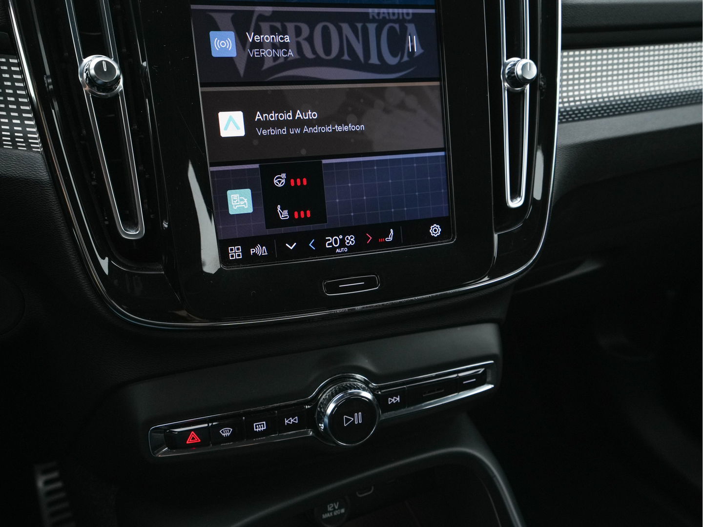 Volvo XC40 Recharge P8 AWD R-Design [ 3-Fase ] {SOH-89%} (INCL-BTW) *LEATHER-ALCANTARA | DIGI-COCKPIT | FULL-LED | PREMIUM-AUDIO | TOP-VIEW | CARPLAY | NAVI-FULLMAP | ECC | PDC | KEYLESS | HEATED-SPORTSEATS | BLIS | PRIVACY-GLASS | TOWBAR | 19 "ALU