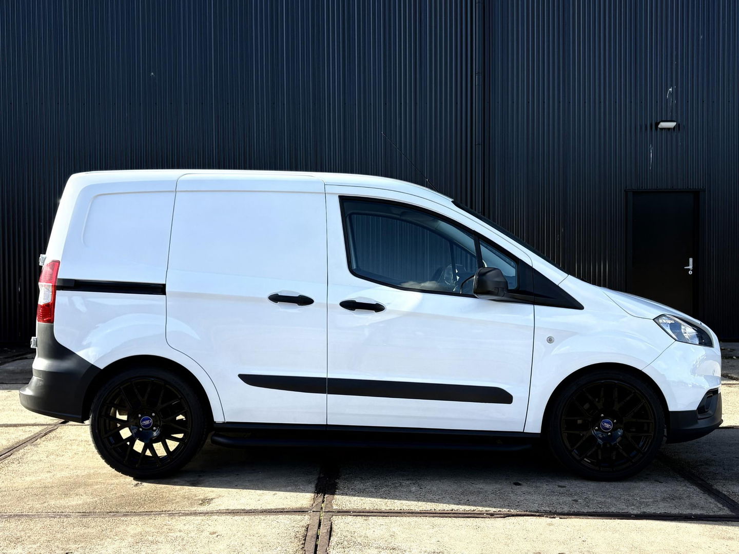 Ford Transit Courier 1.5 TDCI SPORT | Cruise control | EURO 6 | 2x schuif | Carplay |