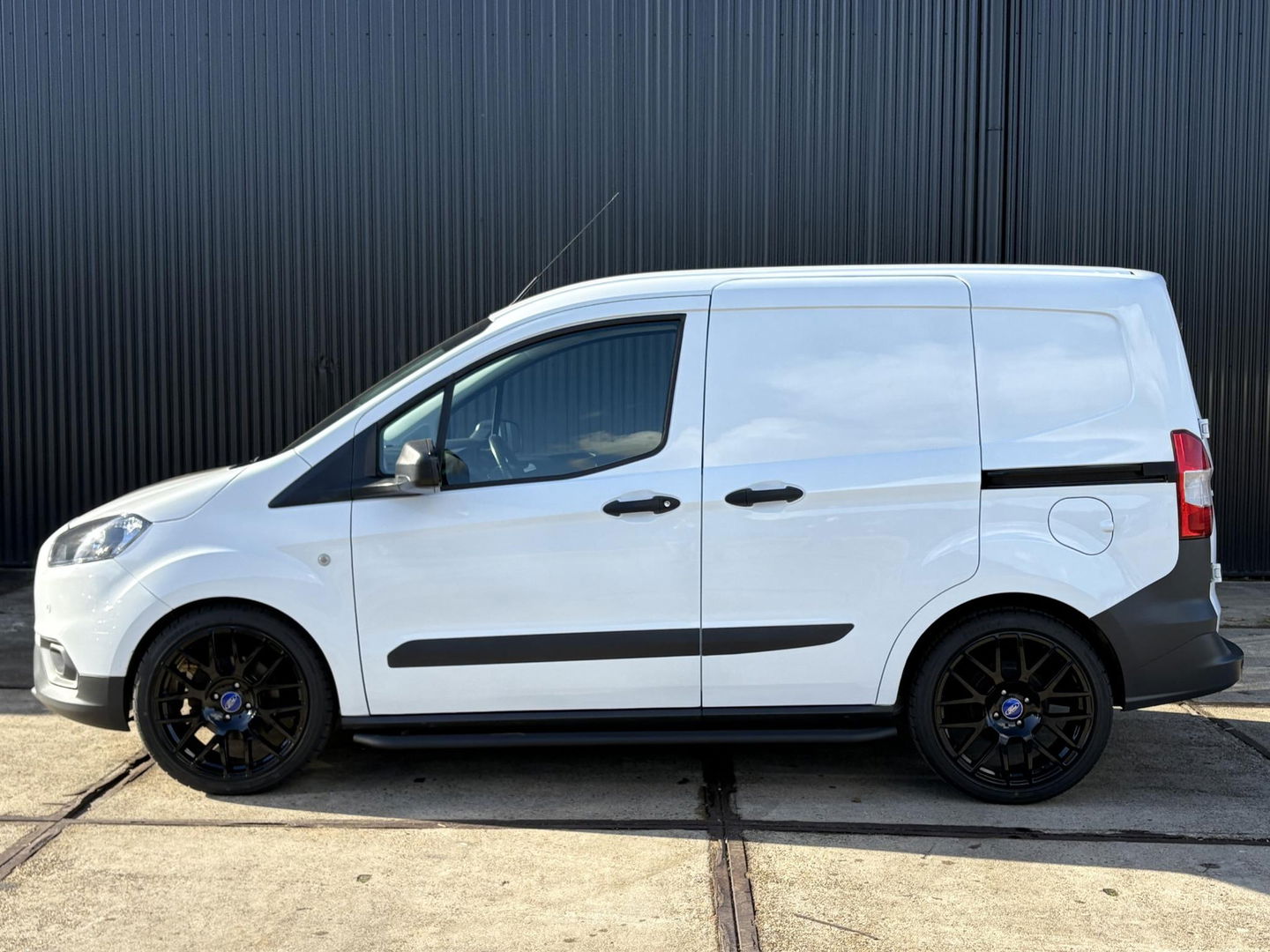 Ford Transit Courier 1.5 TDCI SPORT | Cruise control | EURO 6 | 2x schuif | Carplay |