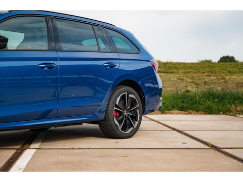 Škoda Octavia Combi 1.4 TSI RS iV PHEV | ALCANTARA SPORT COMFORT STOELEN | TREKHAAK | STANDKACHEL