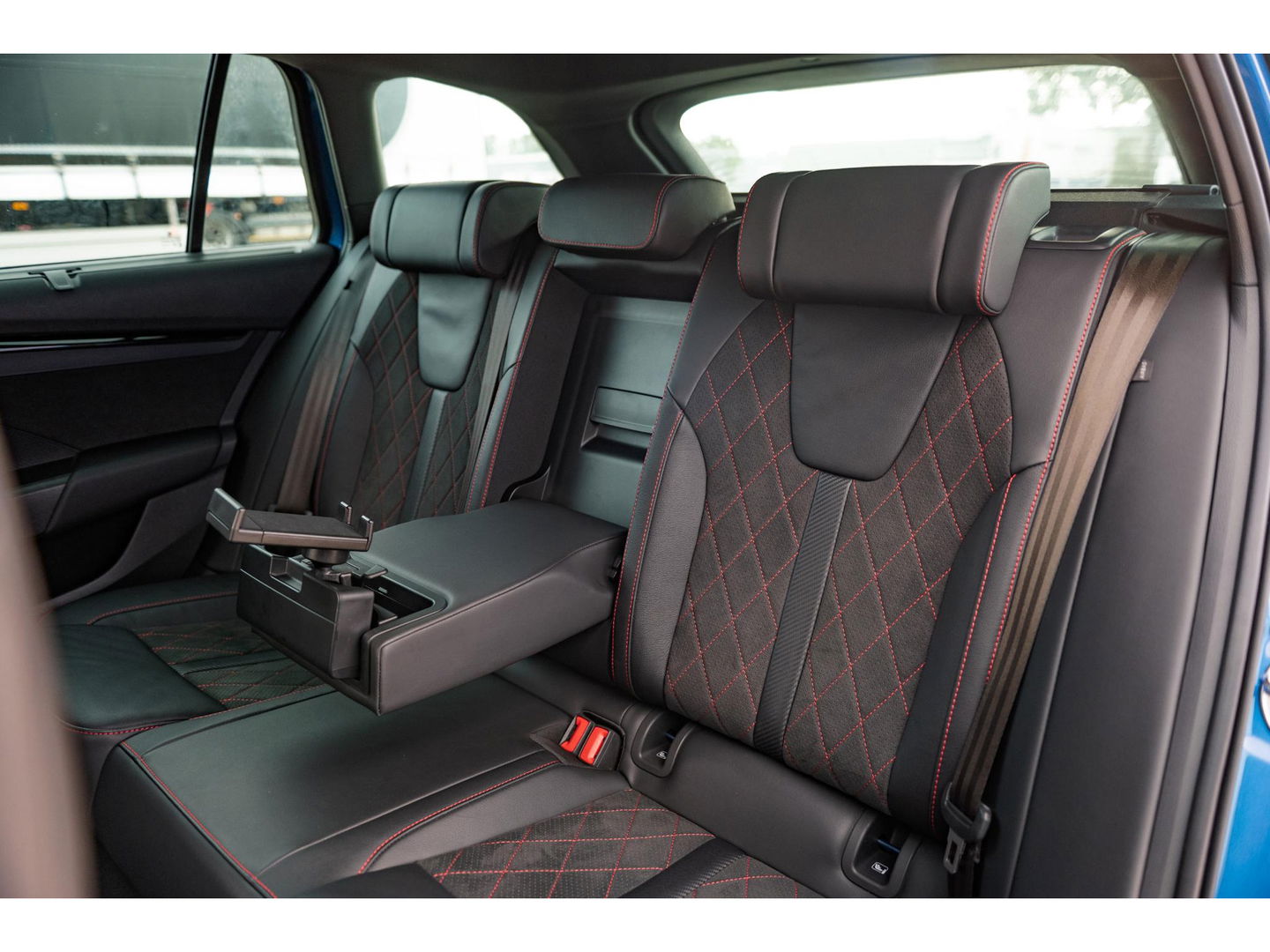 Škoda Octavia Combi 1.4 TSI RS iV PHEV | ALCANTARA SPORT COMFORT STOELEN | TREKHAAK | STANDKACHEL