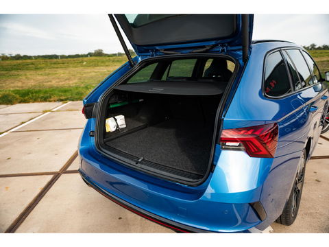 Škoda Octavia Combi 1.4 TSI RS iV PHEV | ALCANTARA SPORT COMFORT STOELEN | TREKHAAK | STANDKACHEL