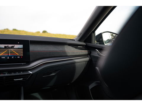 Škoda Octavia Combi 1.4 TSI RS iV PHEV | ALCANTARA SPORT COMFORT STOELEN | TREKHAAK | STANDKACHEL