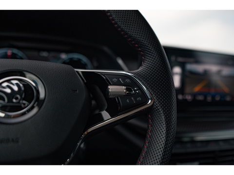 Škoda Octavia Combi 1.4 TSI RS iV PHEV | ALCANTARA SPORT COMFORT STOELEN | TREKHAAK | STANDKACHEL