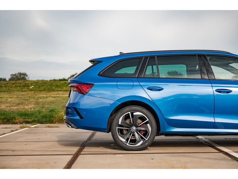 Škoda Octavia Combi 1.4 TSI RS iV PHEV | ALCANTARA SPORT COMFORT STOELEN | TREKHAAK | STANDKACHEL