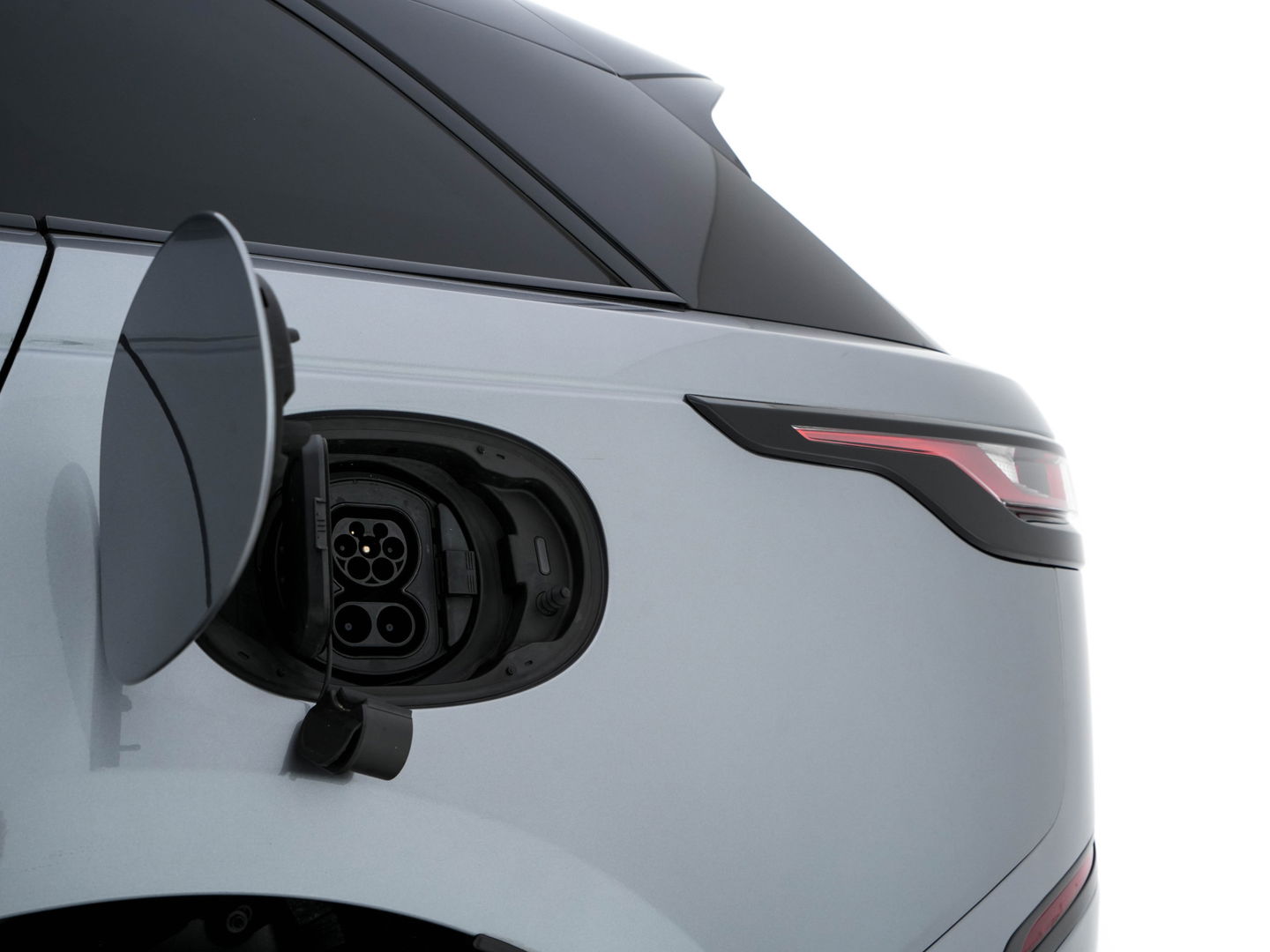 Land Rover Range Rover Velar 2.0 P400e R-Dynamic HSE Plug-In (INCL-BTW) *PANO | LUXURY-LEATHER | ADAPTIVE-CRUISE | FULL-LED | BLIND-SPOT | MEMORY-PACK | MERIDIAN-SOUND | HEATED-COMFORTSEATS | DIGI-COCKPIT | CAMERA | KEYLESS | DAB+ | SHIFT-PADDLES | ...