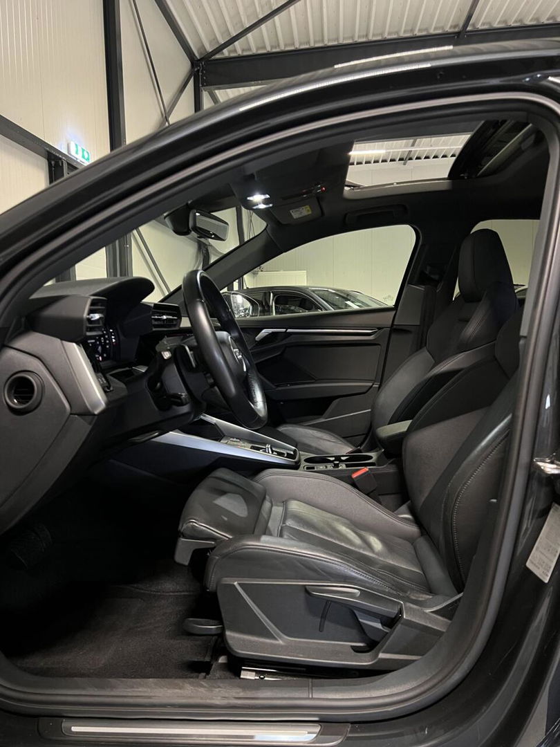 Audi A3 Limousine 35 TFSI S edition Pano Virtual Trekhaak