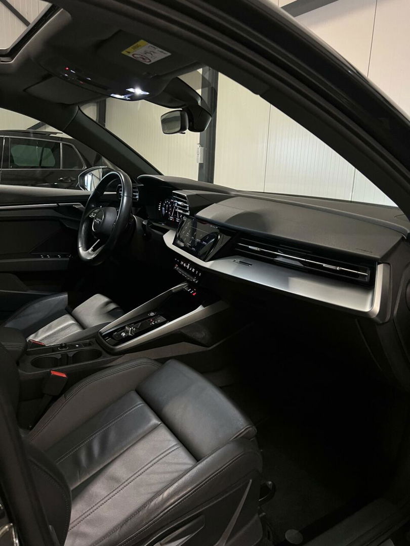 Audi A3 Limousine 35 TFSI S edition Pano Virtual Trekhaak