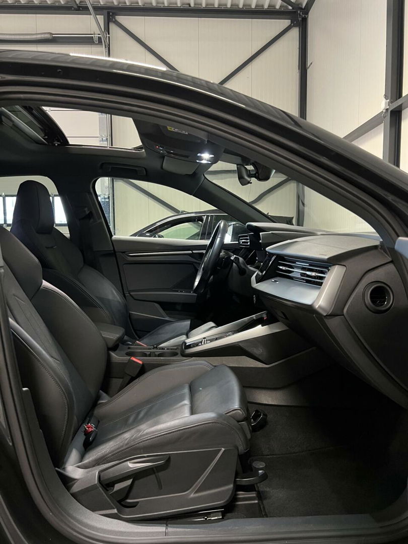 Audi A3 Limousine 35 TFSI S edition Pano Virtual Trekhaak