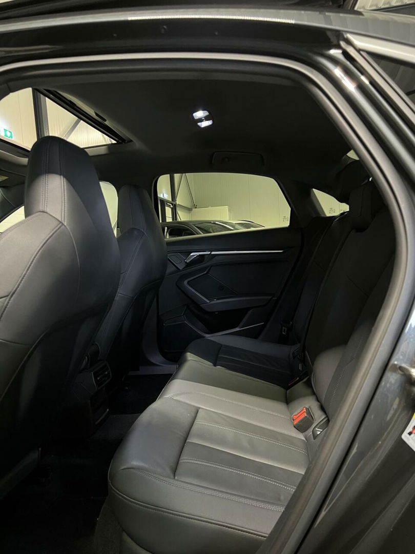 Audi A3 Limousine 35 TFSI S edition Pano Virtual Trekhaak