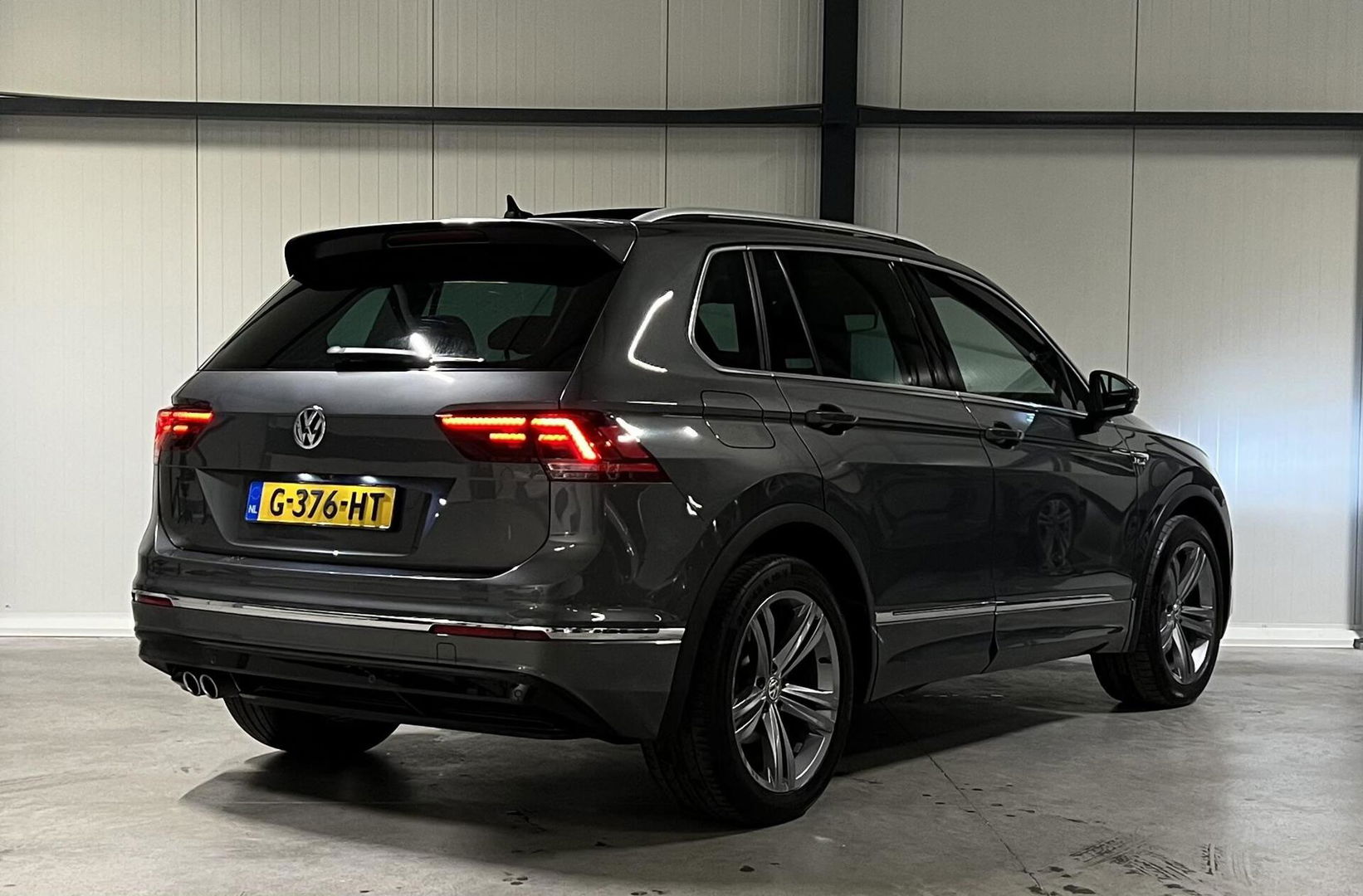 Volkswagen Tiguan 1.5 TSI R-line Pano Virtual Camera NAP VOL